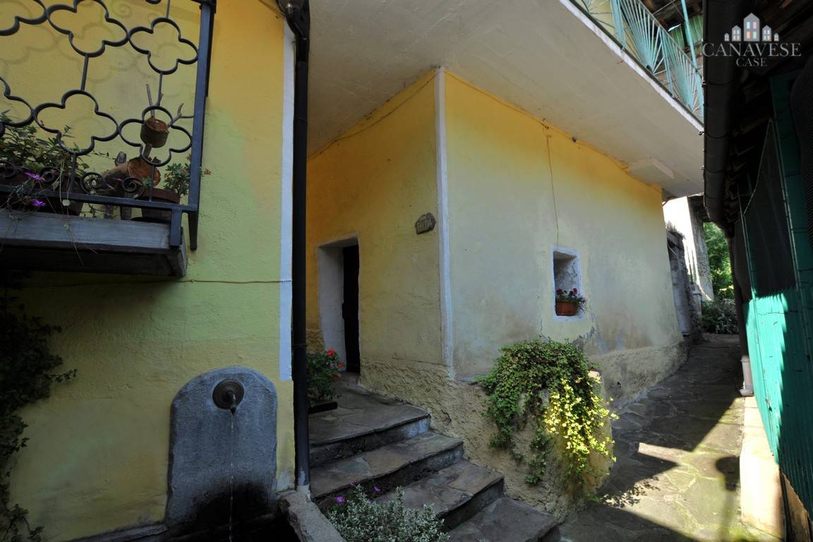 Casa semindipendente in vendita a Sparone