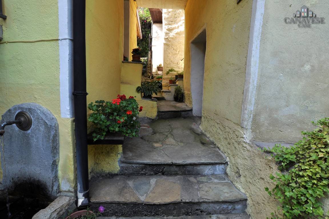 Casa semindipendente in vendita a Sparone