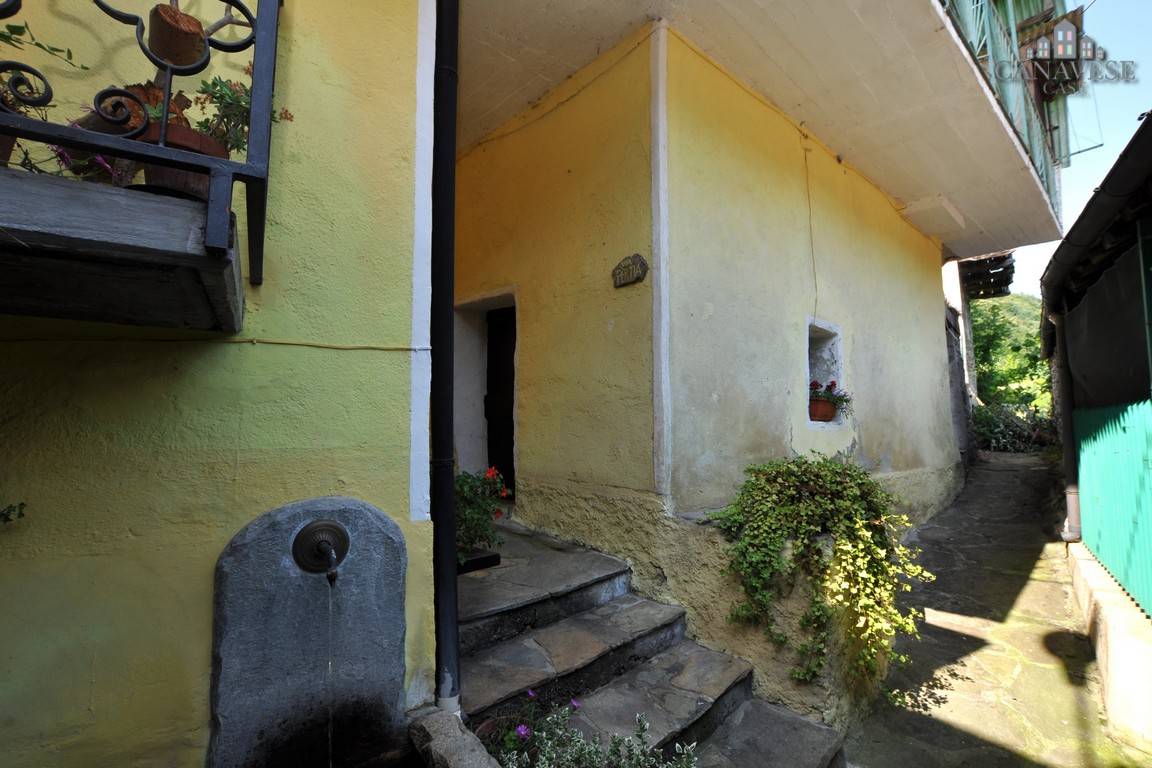 Casa semindipendente in vendita a Sparone