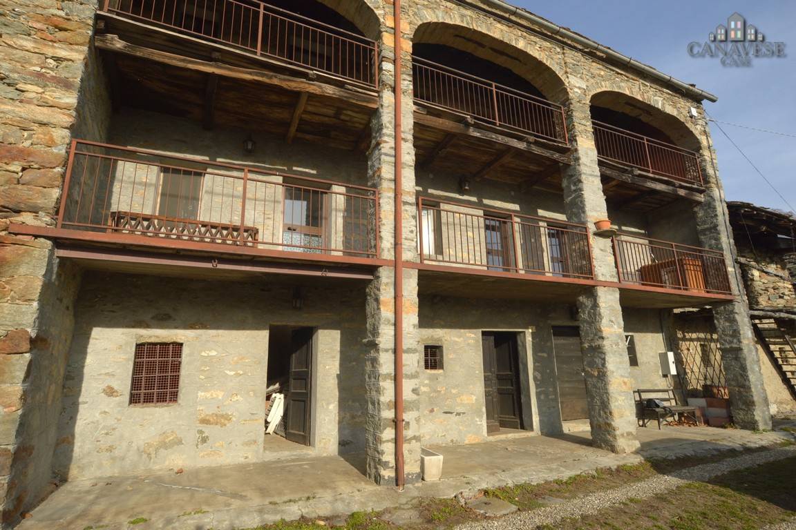 Casa semindipendente in vendita a Andrate