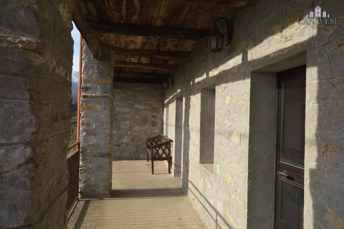 Casa semindipendente in vendita a Andrate