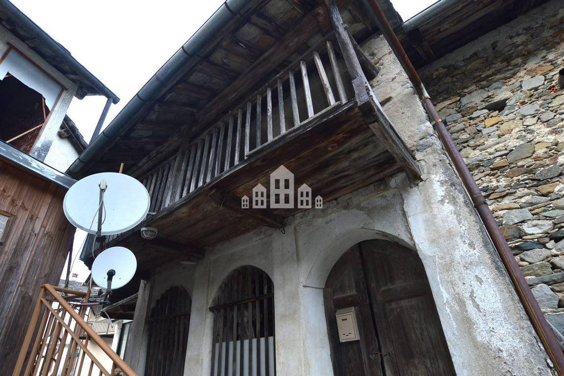 Casa semindipendente in vendita a Valchiusa, Trausella