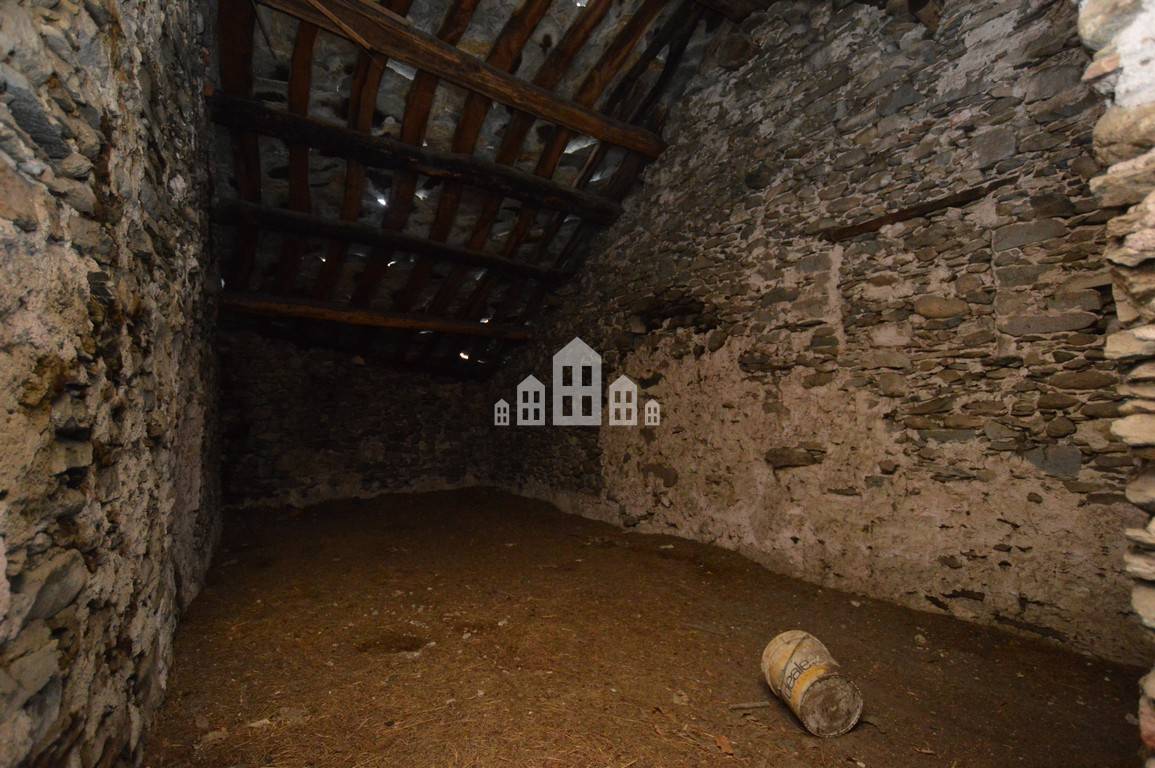 Casa semindipendente in vendita a Valchiusa, Trausella