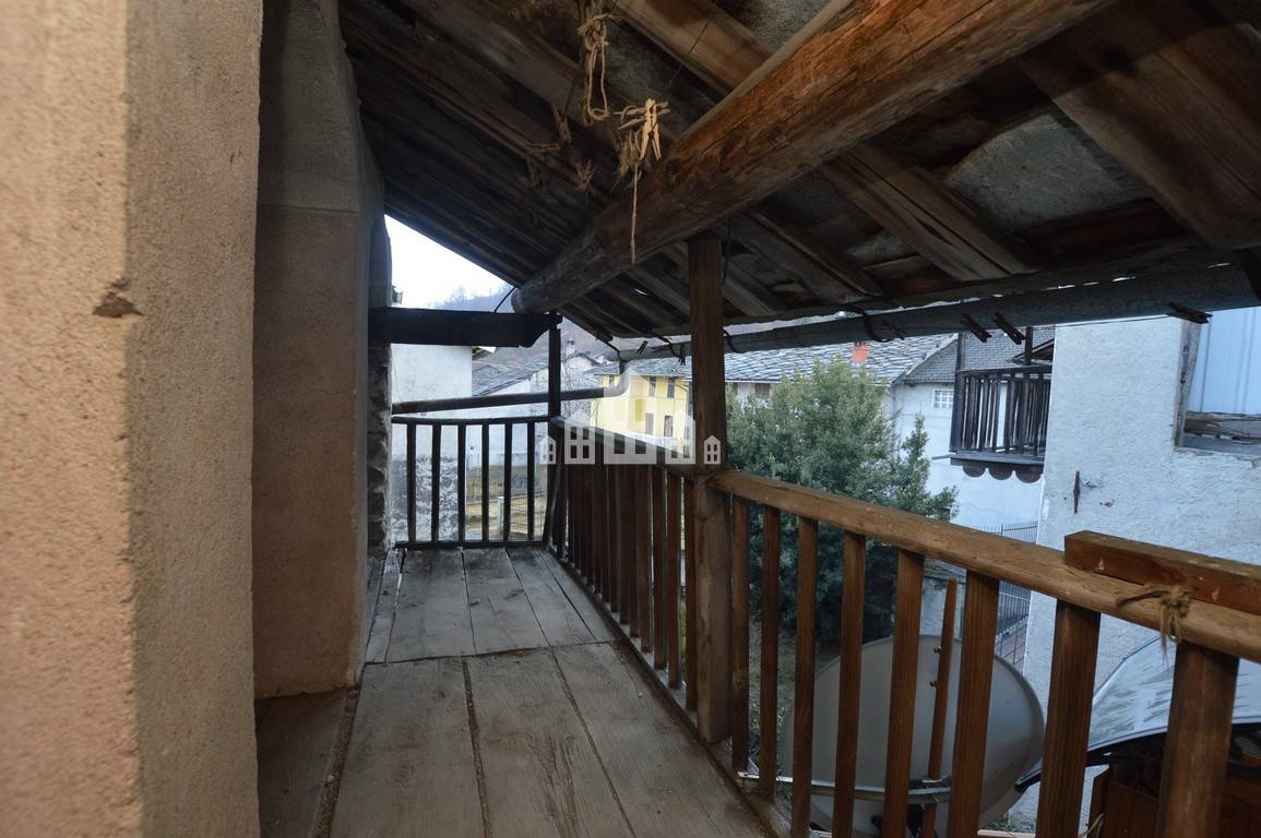 Casa semindipendente in vendita a Valchiusa, Trausella