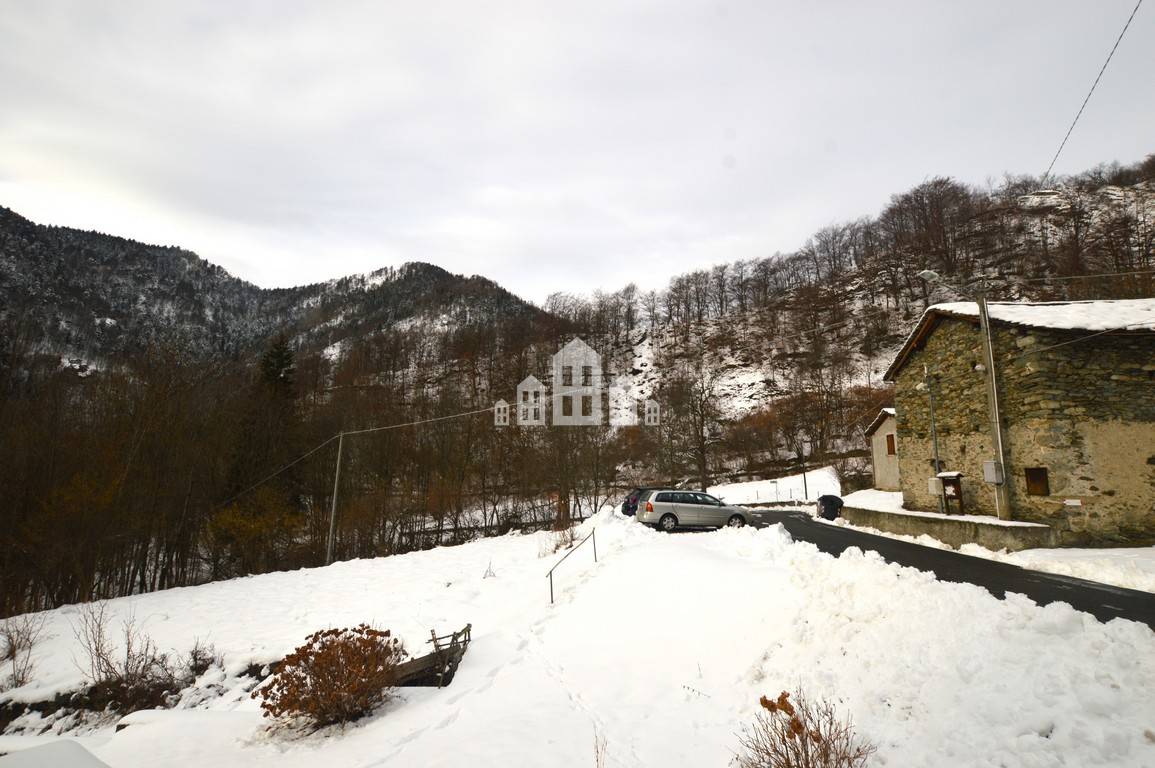 Porzione di bifamiliare in vendita a Ribordone