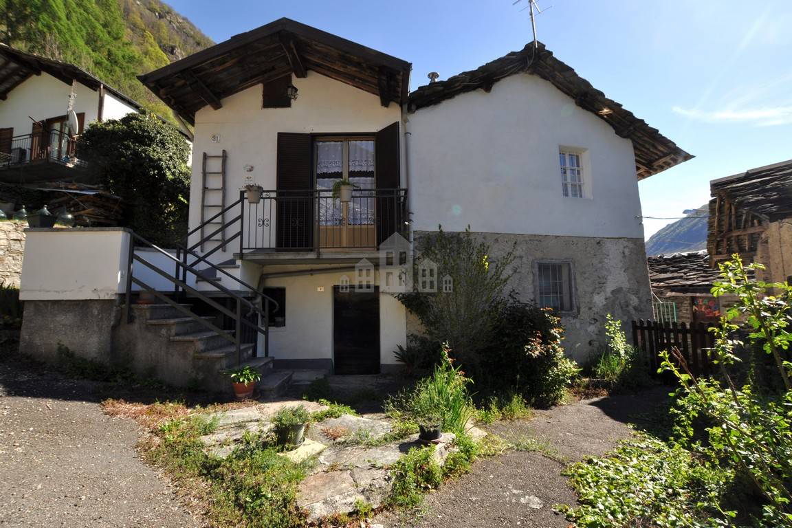 Casa semindipendente in vendita a Sparone