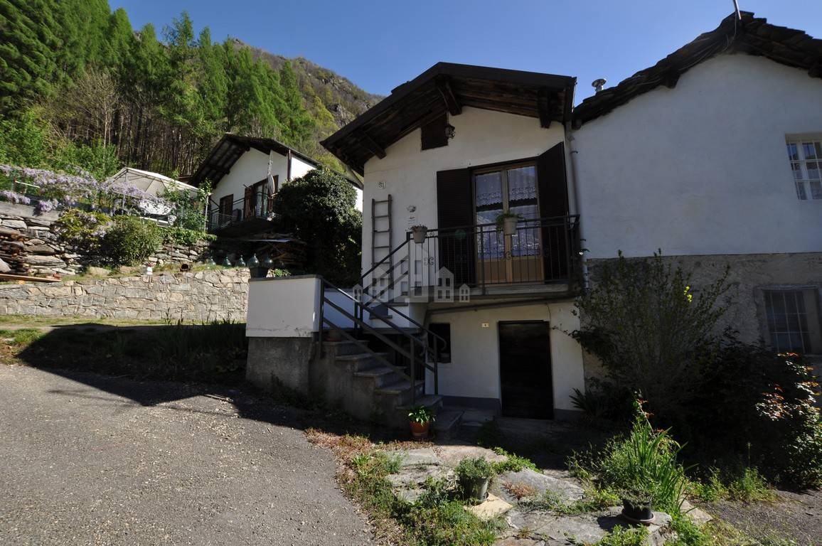 Casa semindipendente in vendita a Sparone