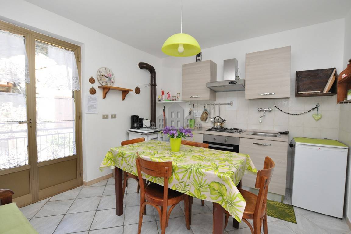 Casa semindipendente in vendita a Sparone