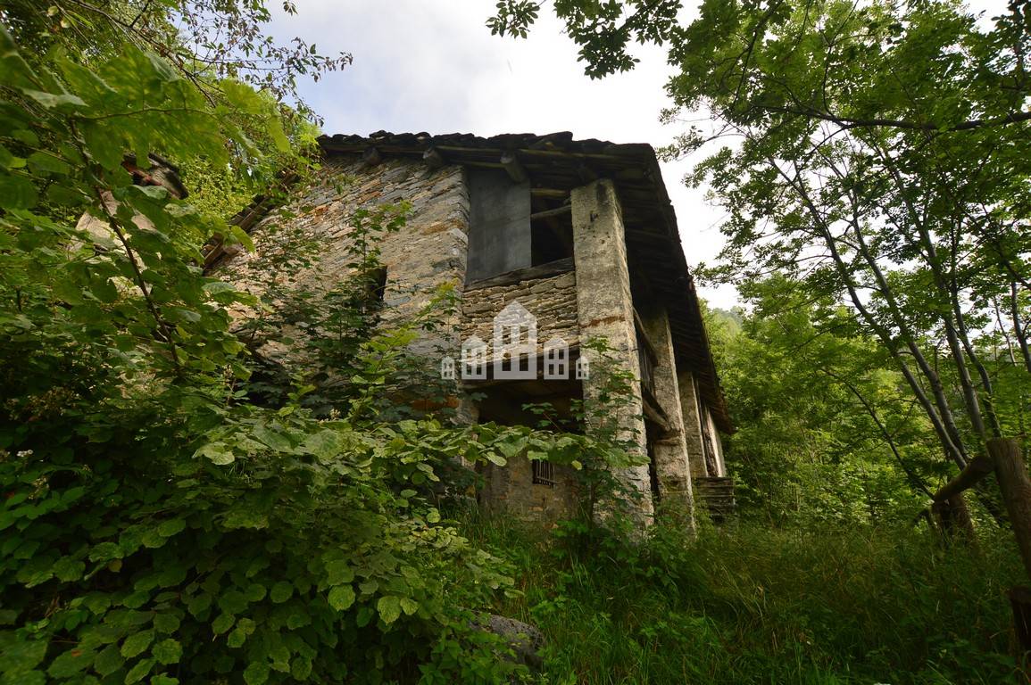 Rustico in vendita a Valchiusa, Inverso