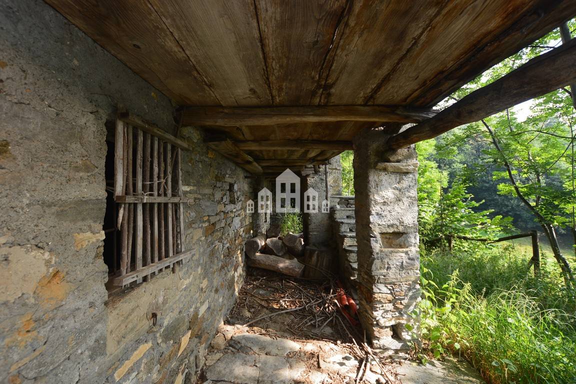 Rustico in vendita a Valchiusa, Inverso