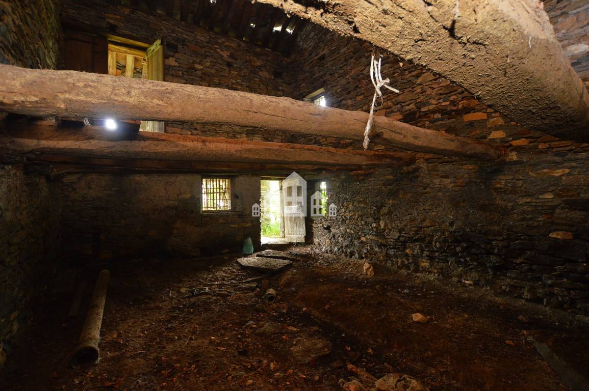 Rustico in vendita a Valchiusa, Inverso