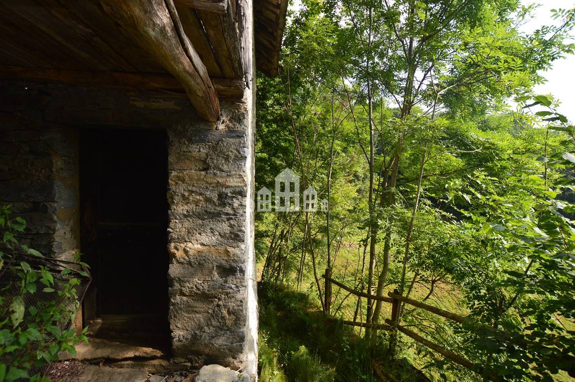 Rustico in vendita a Valchiusa, Inverso