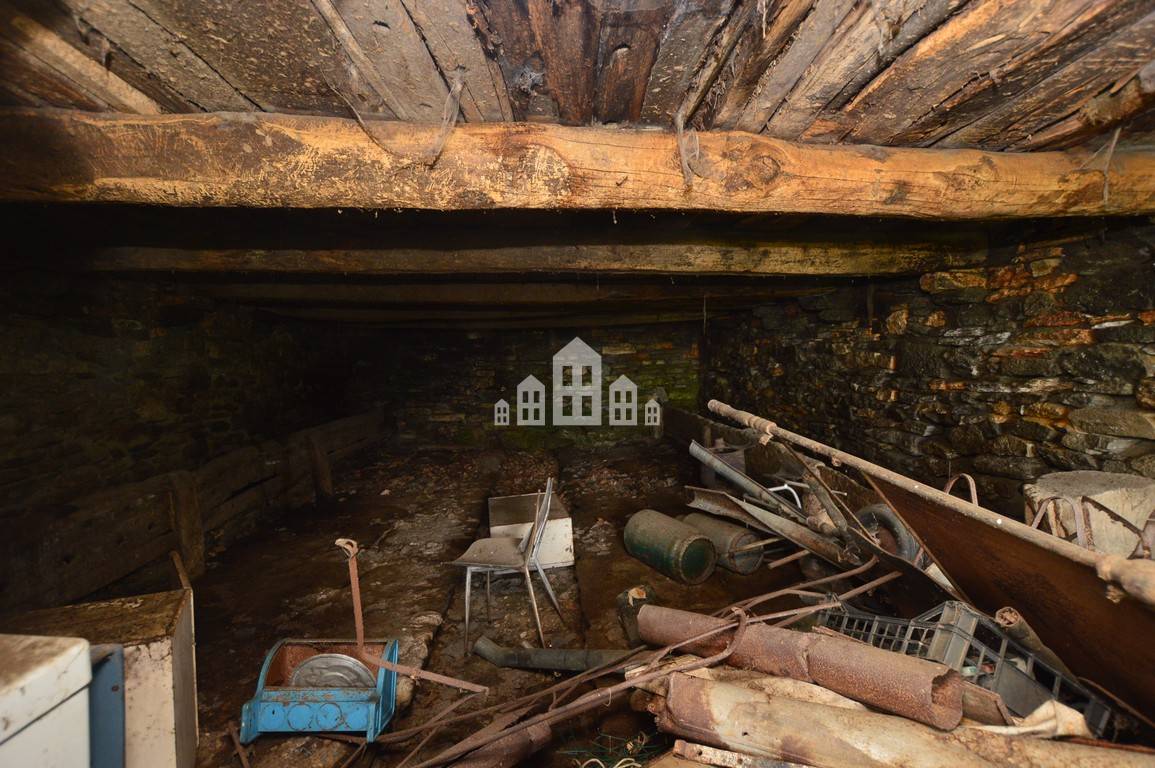 Rustico in vendita a Valchiusa, Inverso