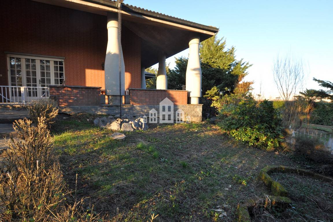 Villa in vendita a Busano