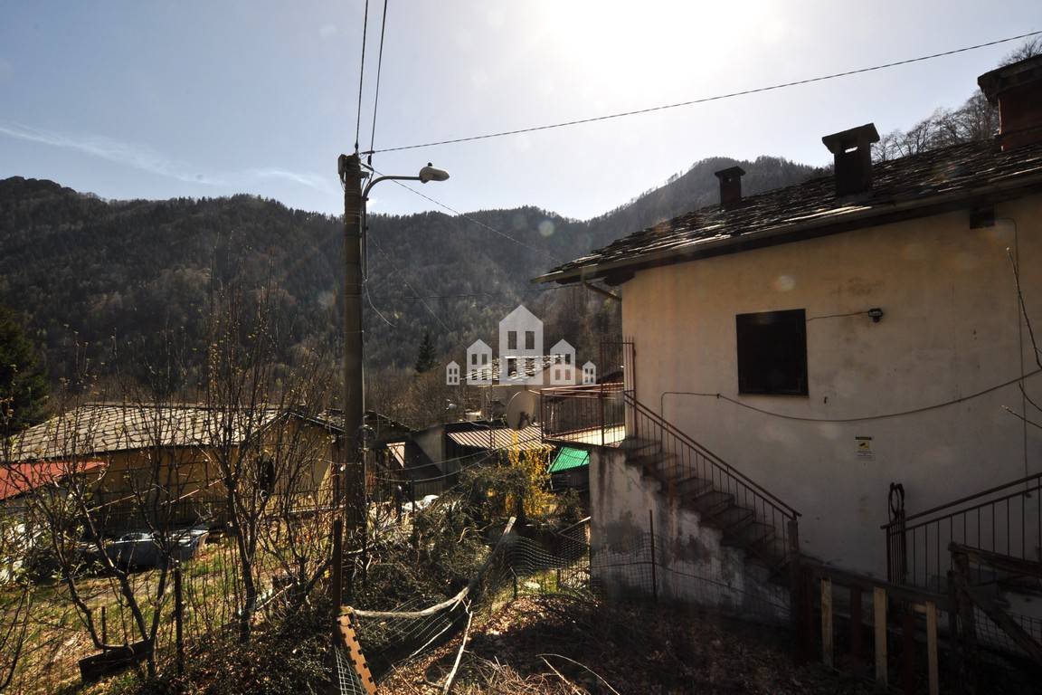 Casa semindipendente in vendita a Ribordone