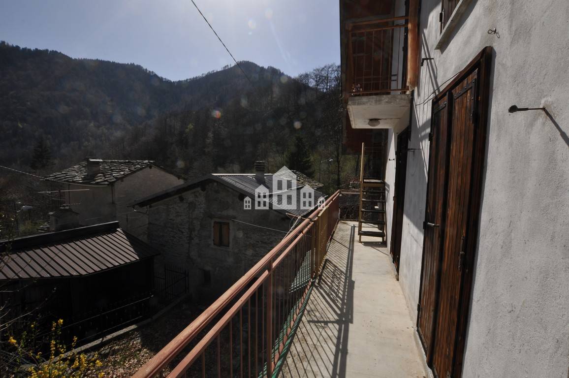 Casa semindipendente in vendita a Ribordone