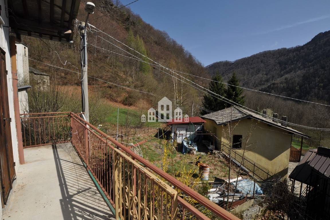 Casa semindipendente in vendita a Ribordone