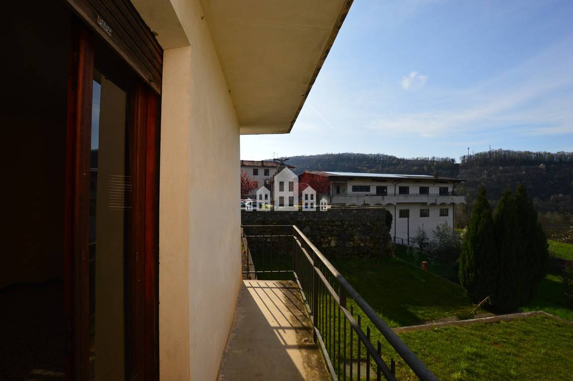 Bifamiliare in vendita a Val di Chy, Alice Superiore