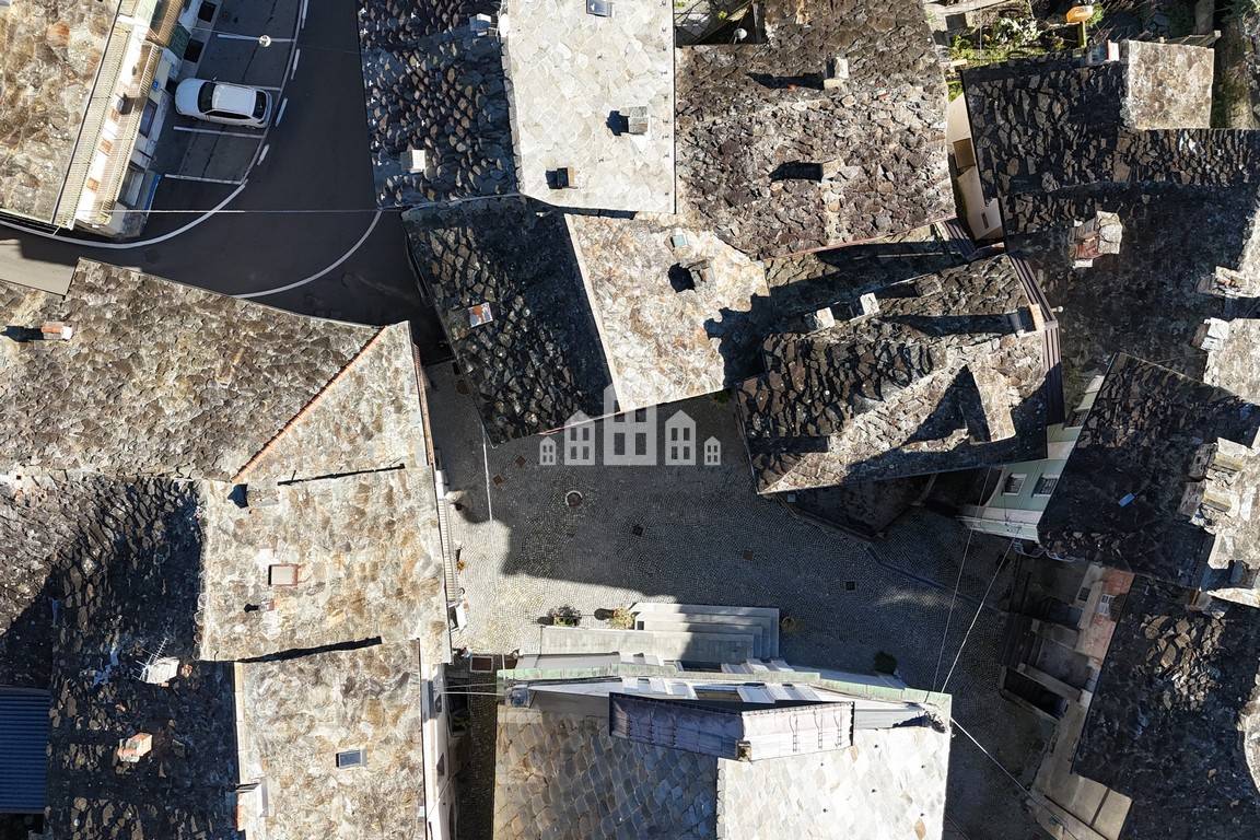 Casa semindipendente in vendita a Sparone