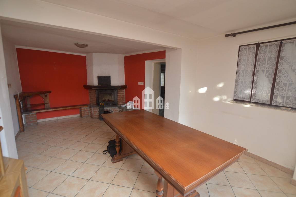 Casa semindipendente in vendita a Castelnuovo Nigra, Villa Castelnuovo