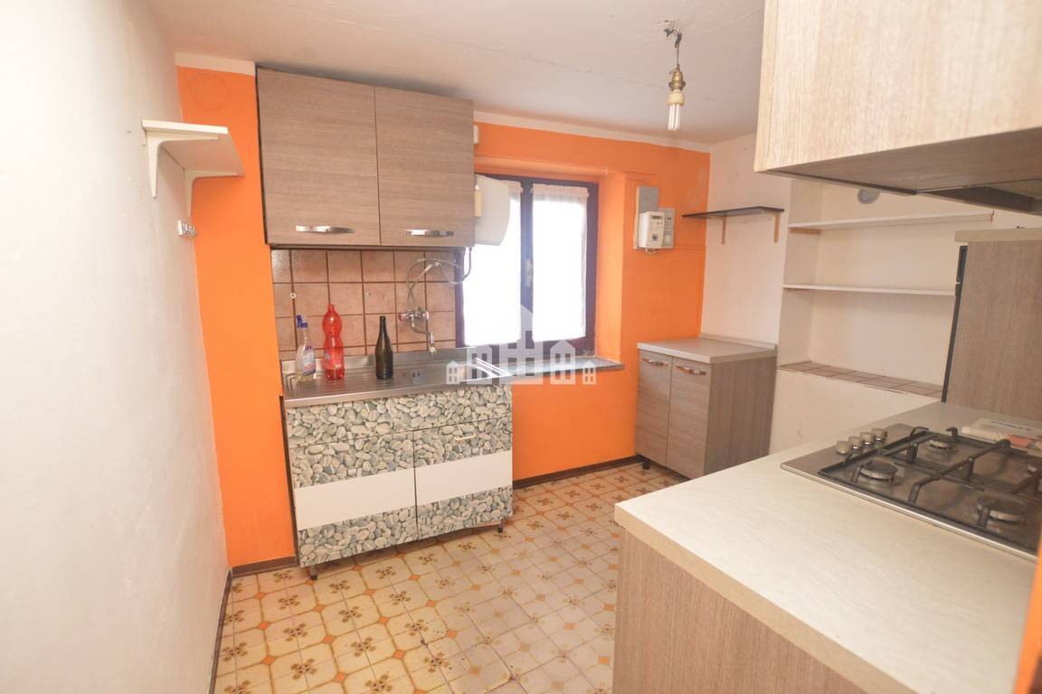 Casa semindipendente in vendita a Castelnuovo Nigra, Villa Castelnuovo