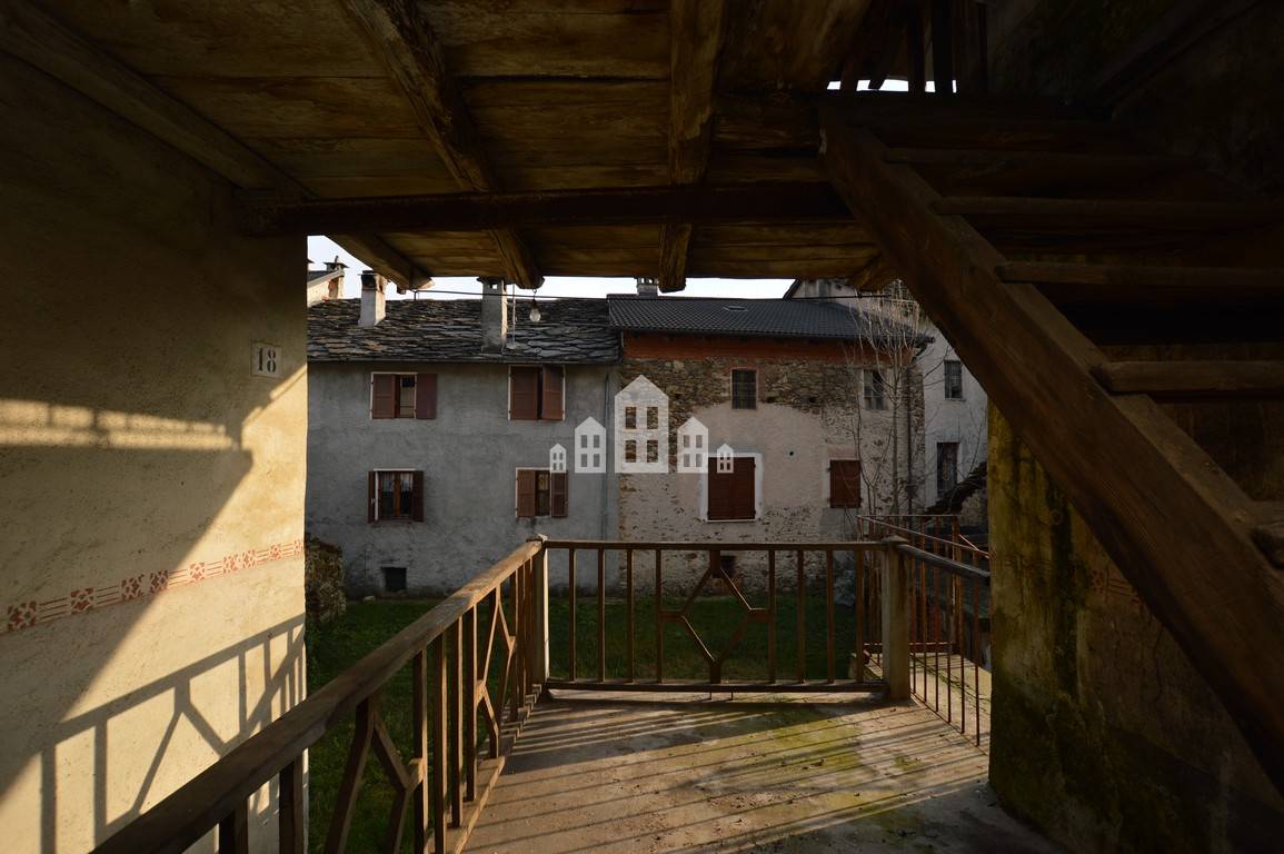 Casa semindipendente in vendita a Rueglio