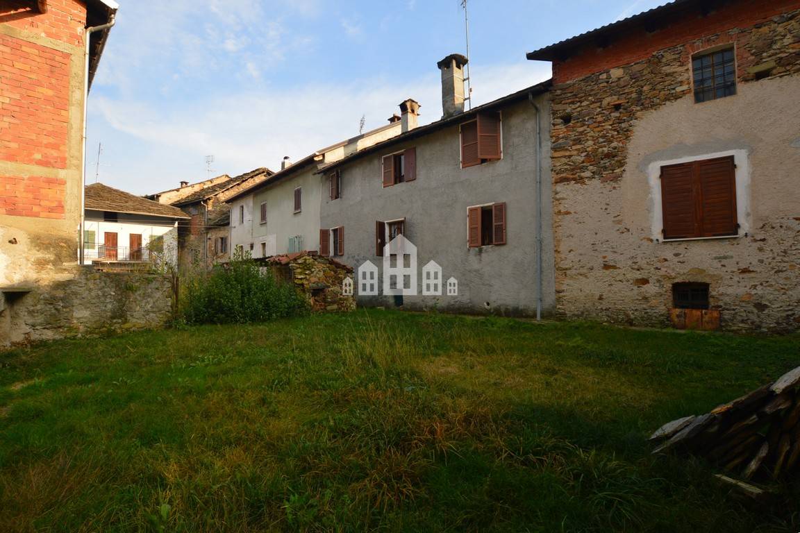 Casa semindipendente in vendita a Rueglio