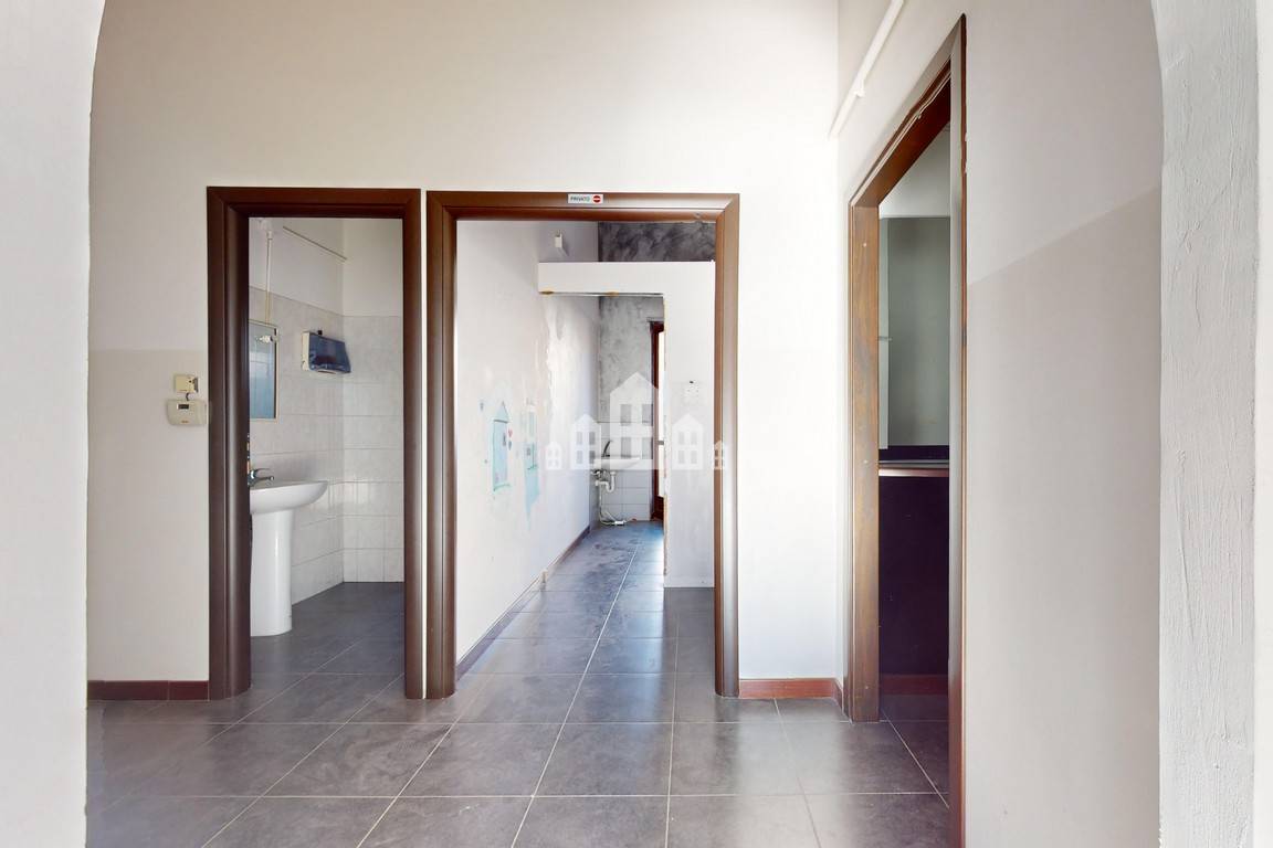 Locale commerciale in vendita a Rivarolo Canavese