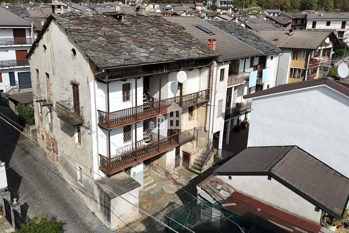 Casa semindipendente in vendita a Rueglio