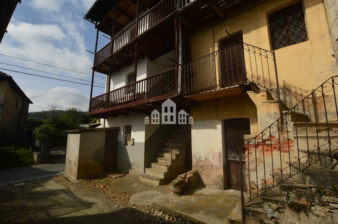 Casa semindipendente in vendita a Rueglio