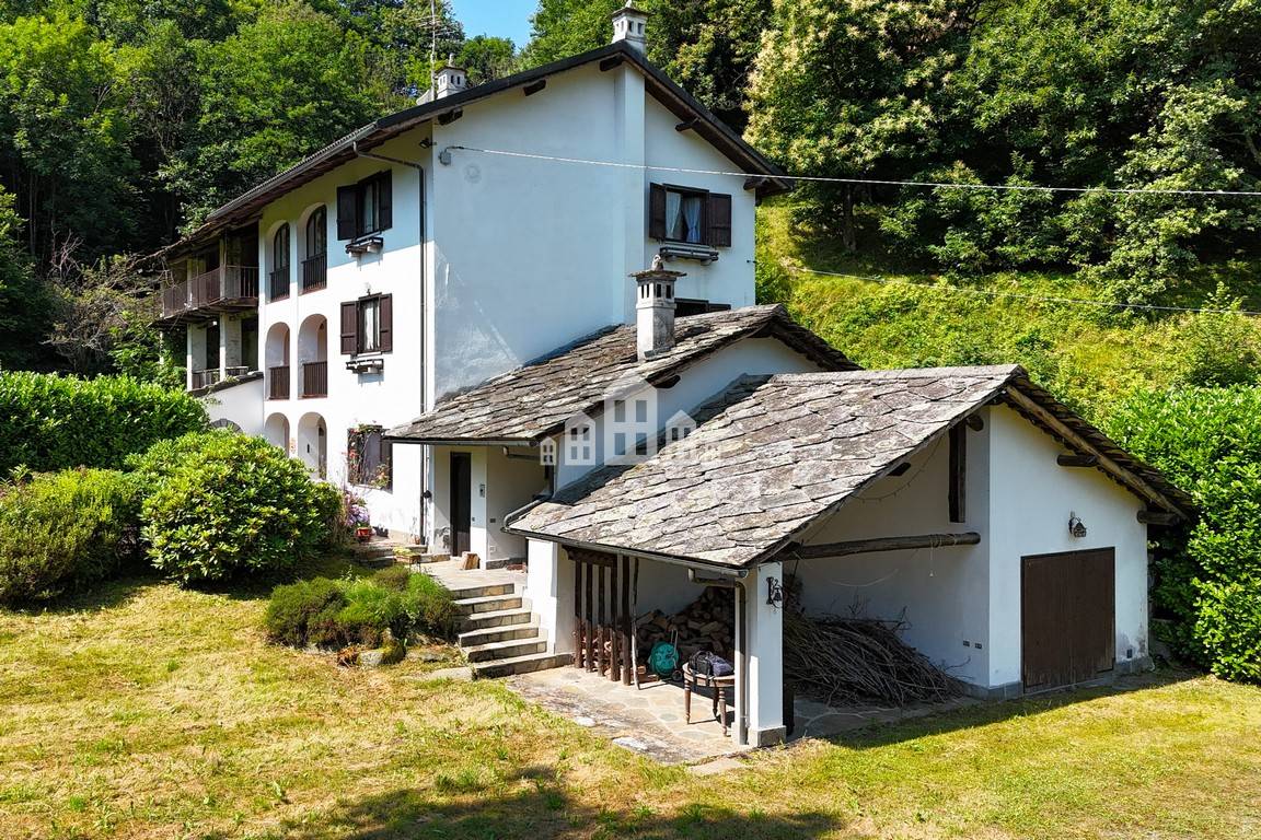 Casa semindipendente in vendita a Valchiusa, Trausella