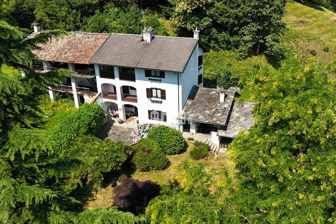 Casa semindipendente in vendita a Valchiusa, Trausella