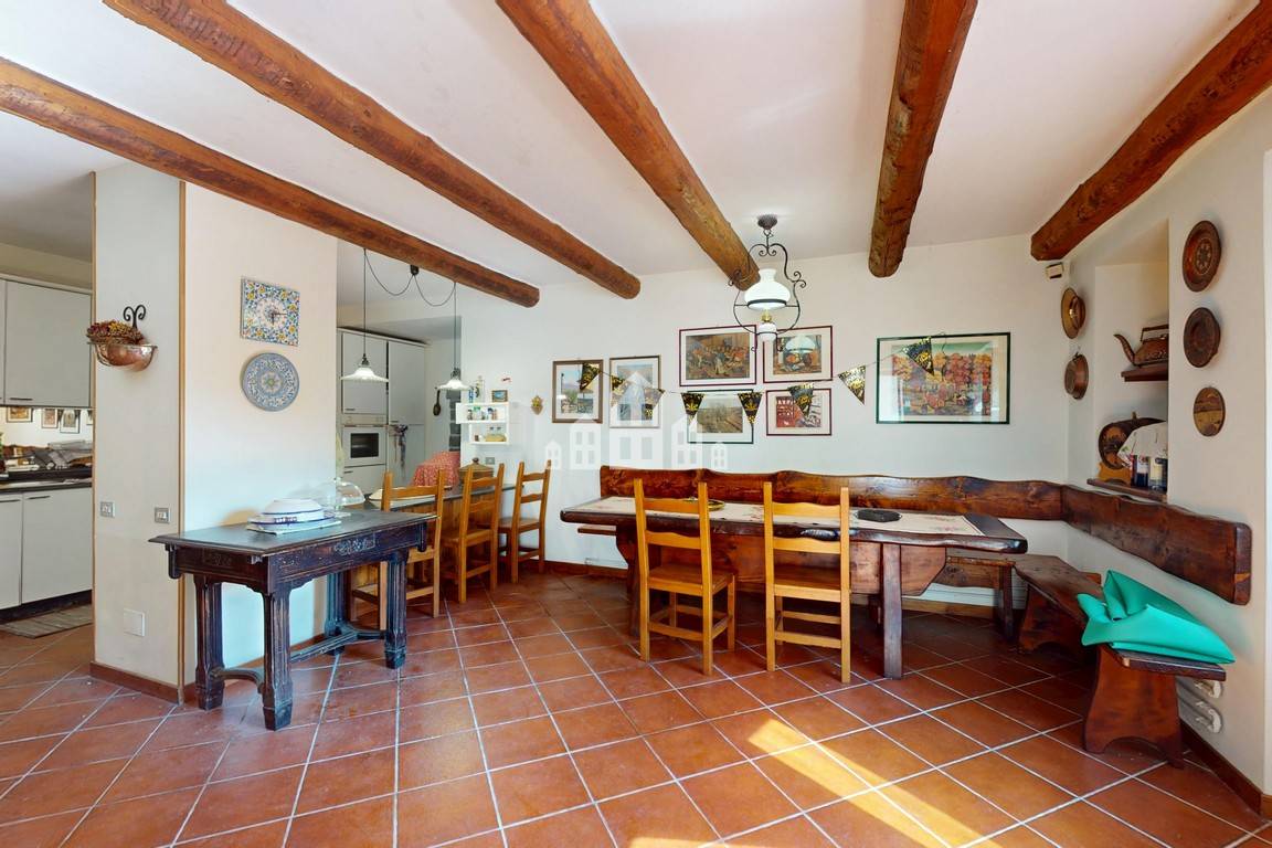 Casa semindipendente in vendita a Valchiusa, Trausella