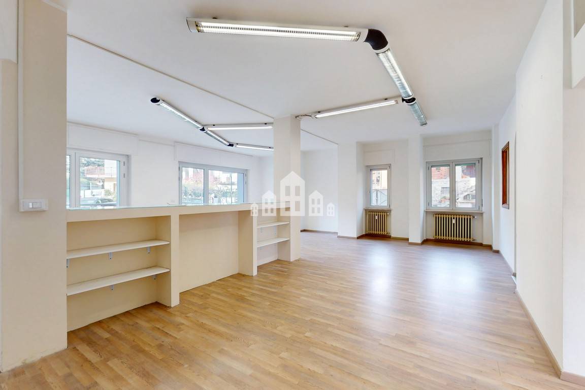 Locale commerciale in affitto a Pont-Saint-Martin