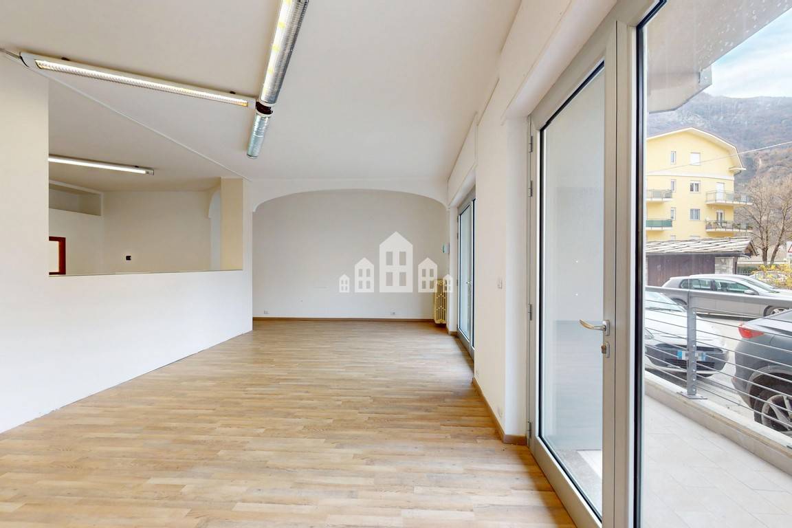 Locale commerciale in affitto a Pont-Saint-Martin