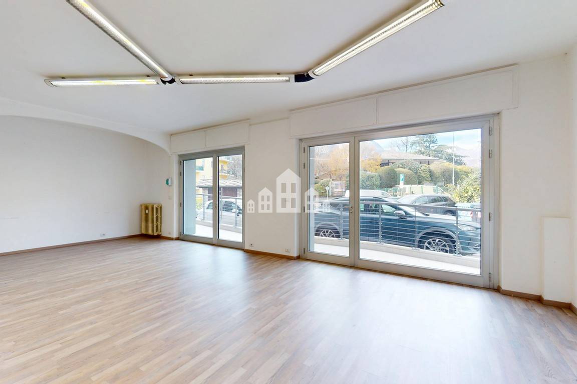 Locale commerciale in affitto a Pont-Saint-Martin