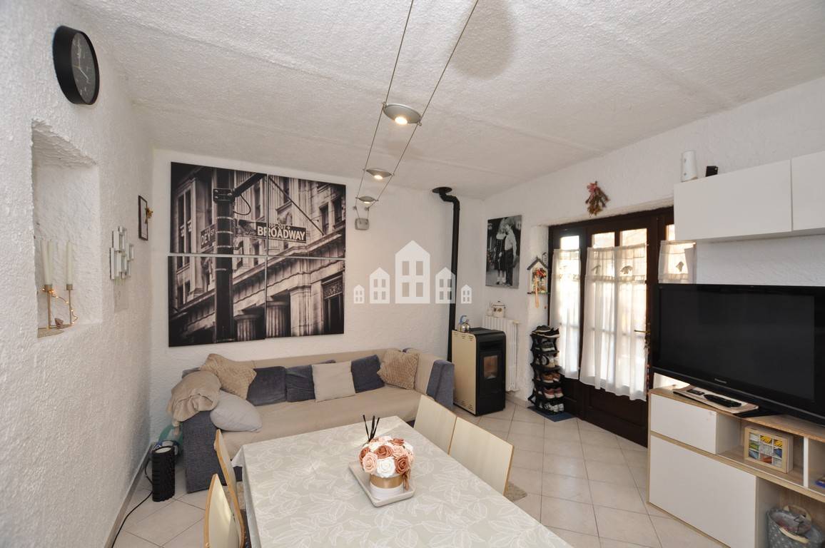 Casa semindipendente in vendita a Agli