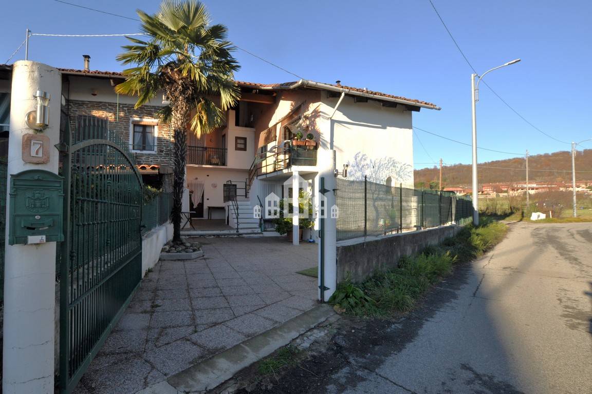 Casa semindipendente in vendita a Agli