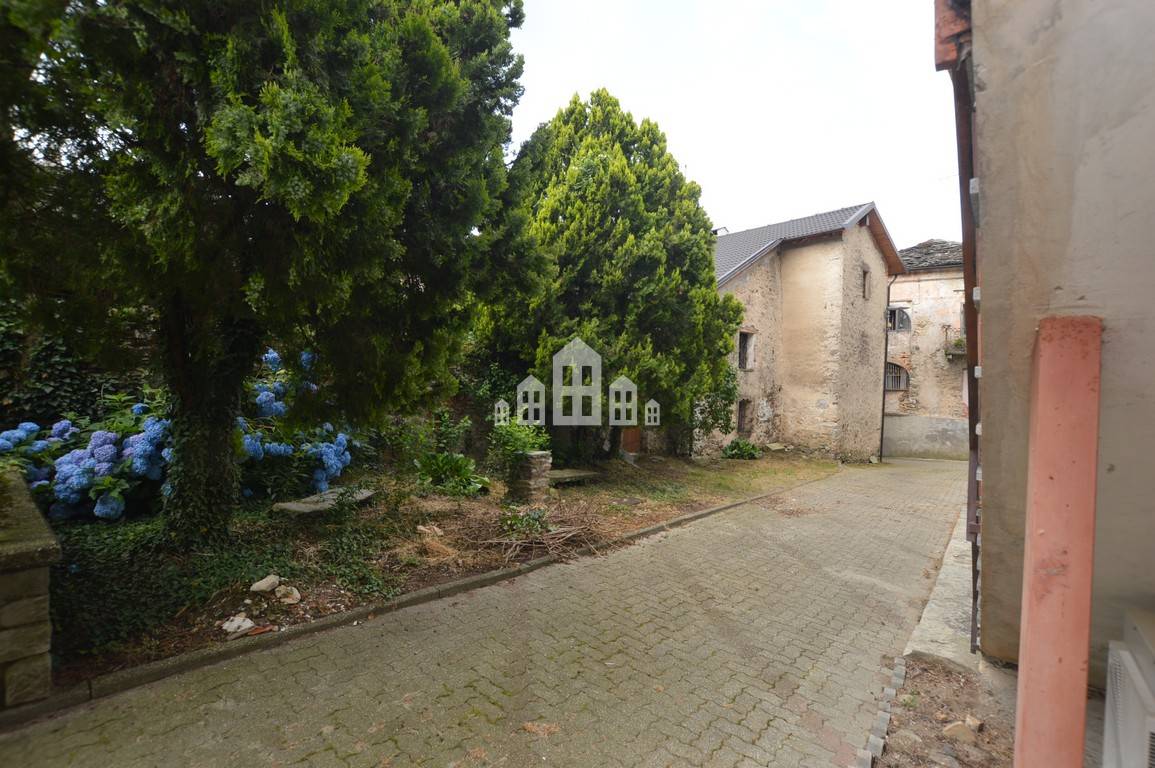 Casa semindipendente in vendita a Rueglio