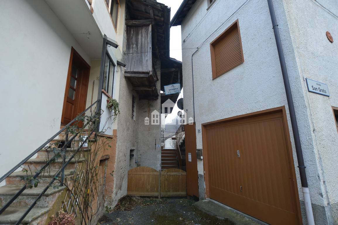 Casa semindipendente in vendita a Valchiusa, Trausella