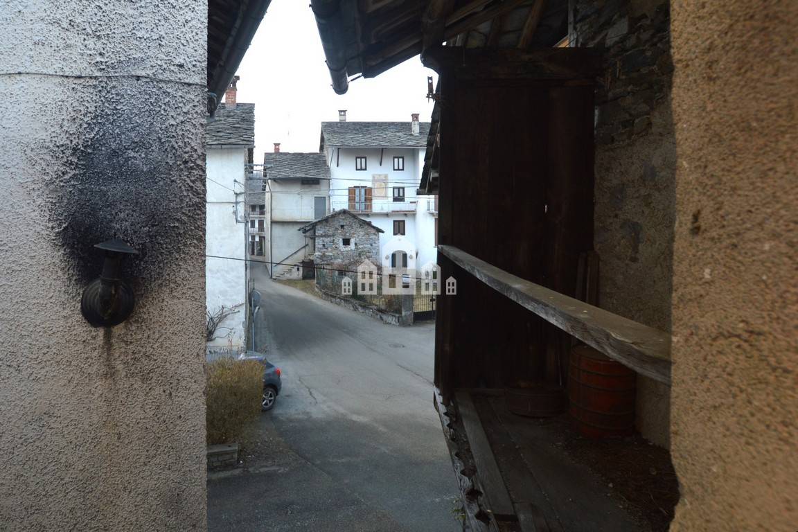 Casa semindipendente in vendita a Valchiusa, Trausella