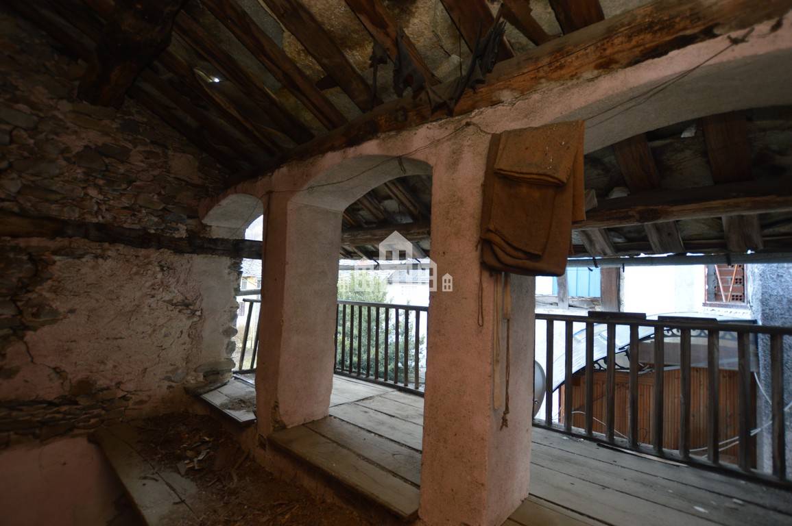 Casa semindipendente in vendita a Valchiusa, Trausella