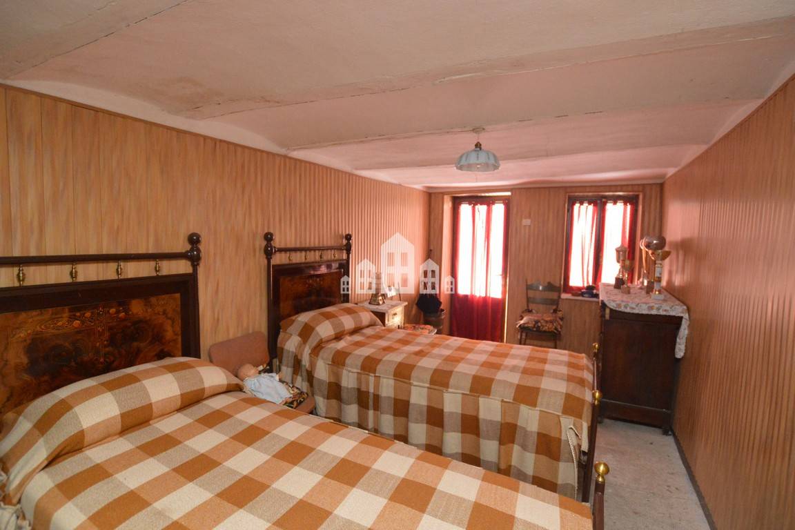 Porzione di bifamiliare in vendita a Ribordone