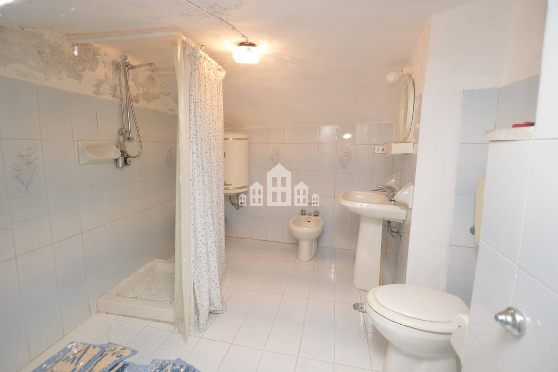 Porzione di bifamiliare in vendita a Locana