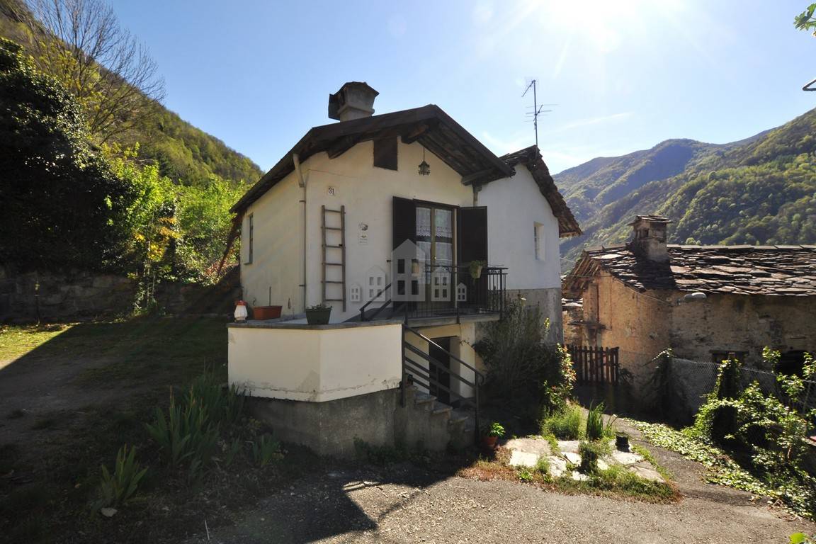 Casa semindipendente in vendita a Sparone