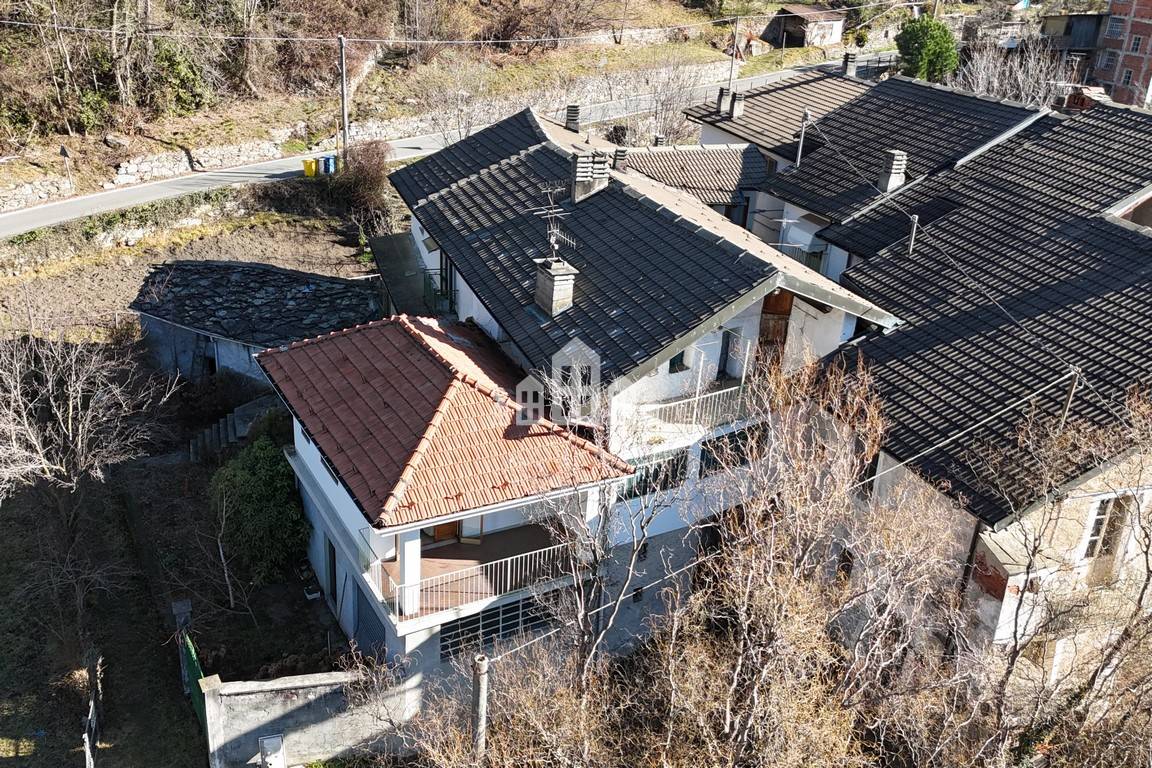 Porzione di bifamiliare in vendita a Pont-Canavese