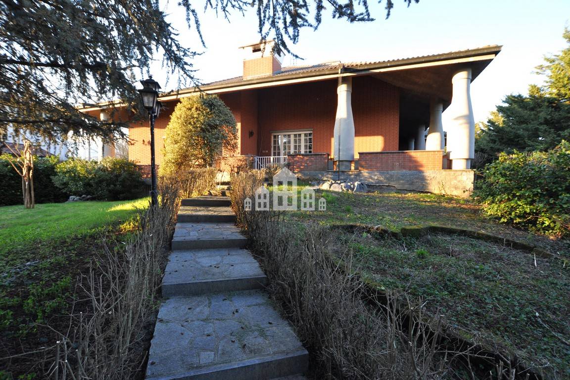 Villa in vendita a Busano