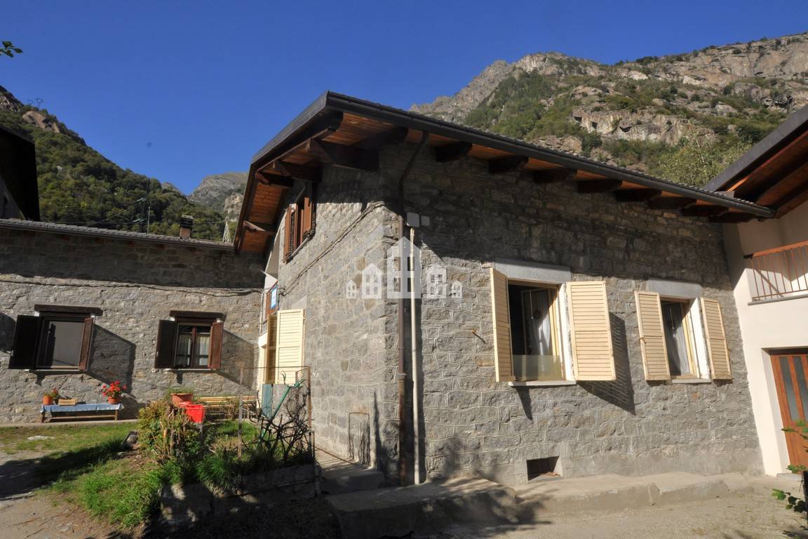 Casa semindipendente in vendita a Locana