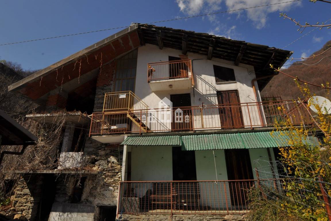 Casa semindipendente in vendita a Ribordone