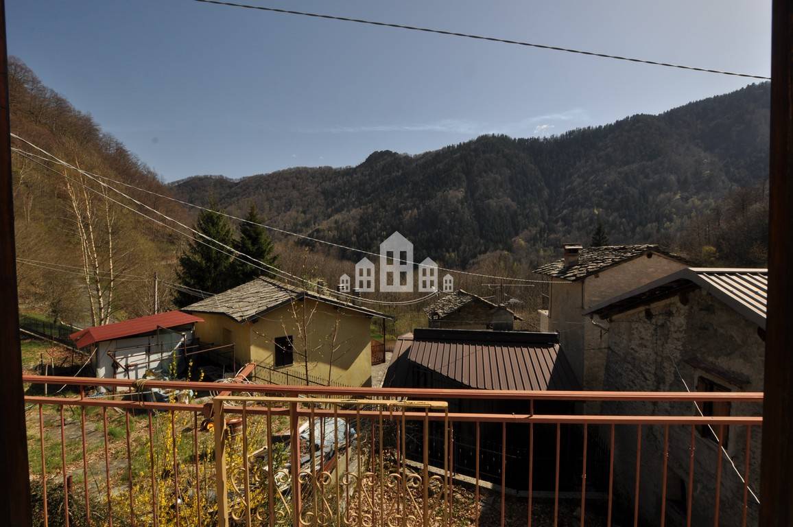 Casa semindipendente in vendita a Ribordone